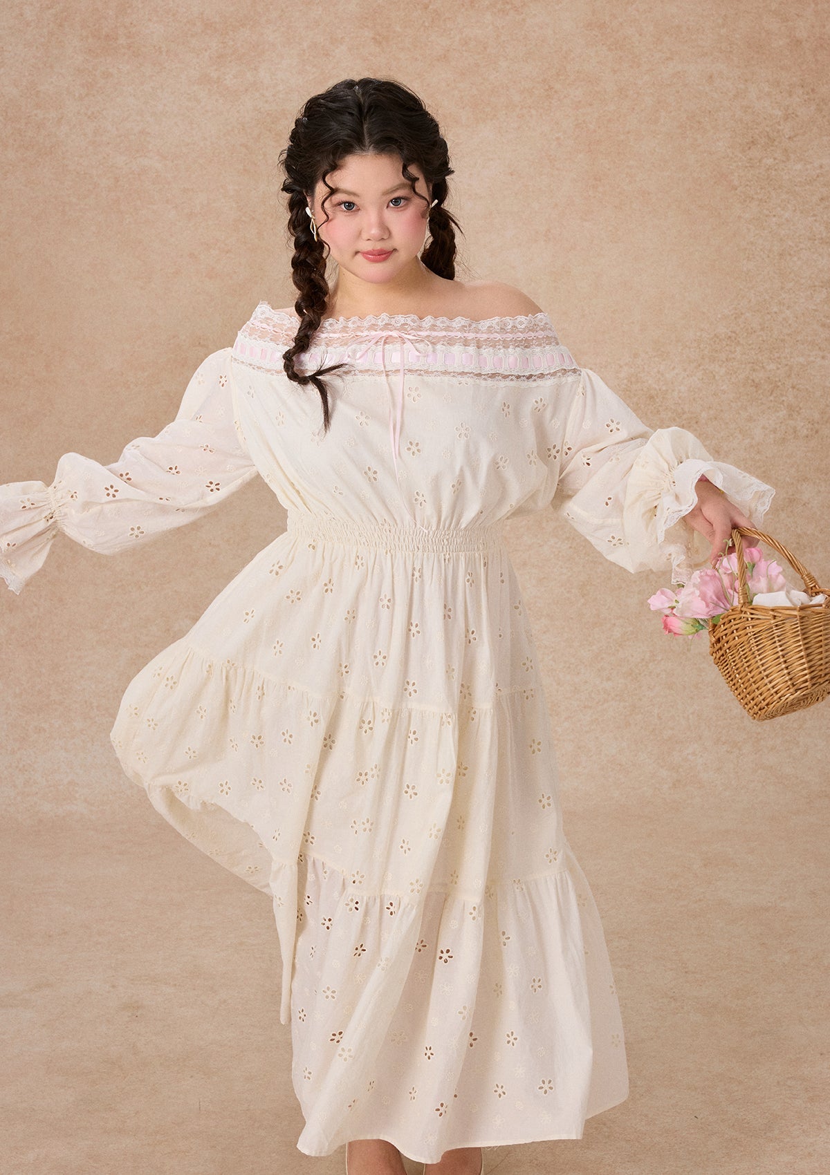 （US Exclusive）Curve&Plus White Camellia Dress