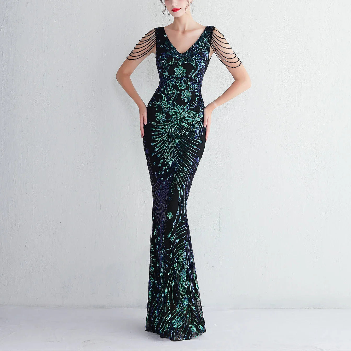 Sexy V-neck Sleeveless Dress with Stones and Crystals Fashion Sequins Tassel Elegant Women Party Dresses High Waisted Long Dress