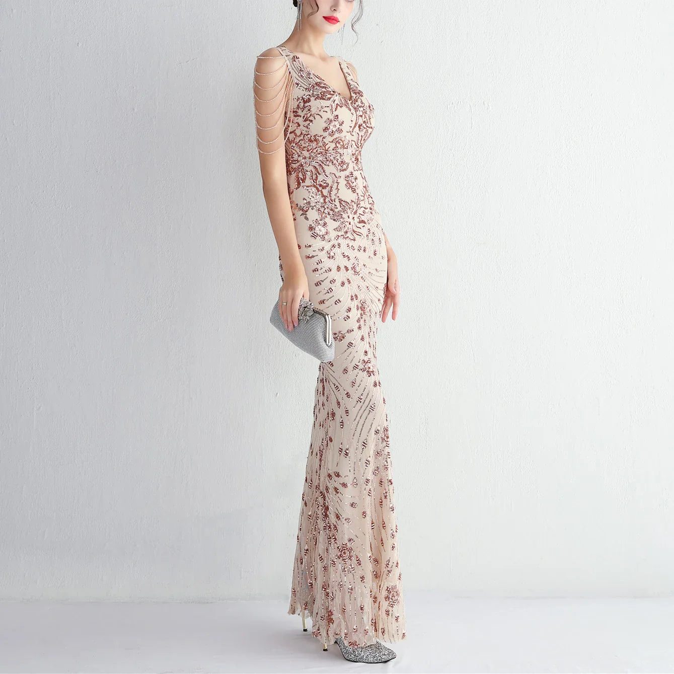 Sexy V-neck Sleeveless Dress with Stones and Crystals Fashion Sequins Tassel Elegant Women Party Dresses High Waisted Long Dress