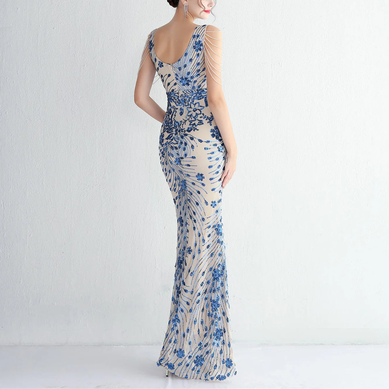 Sexy V-neck Sleeveless Dress with Stones and Crystals Fashion Sequins Tassel Elegant Women Party Dresses High Waisted Long Dress